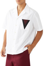 قميص بولينغ بتفاصيل شعار V